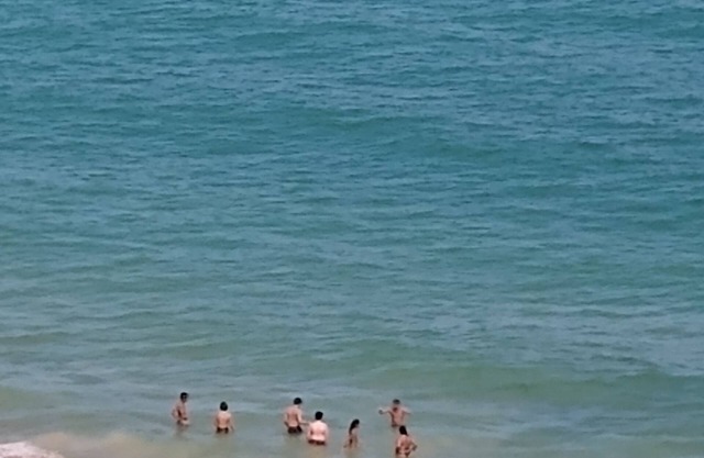 SURPRISE YOURSELF! 2br APT IN FRONT OF THE BEAUTIFUL BEACH OF ITAPARICA, UNFORGETTABLE VIEW