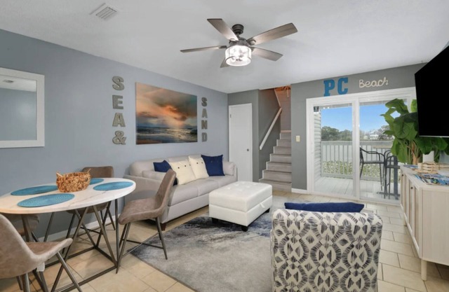 Susie Q's Beach Retreat - Quiet complex- 2 BR 2 Bath