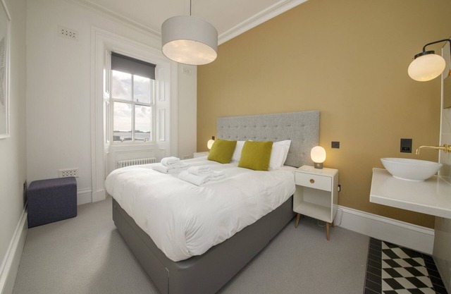 Sutherland West - A lews castle that sleeps 2 guests in 1 bedroom