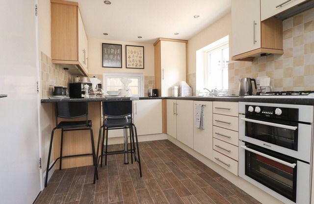 SWALLOWS BARN AT YEW TREE FARM, with open fire in Longridge