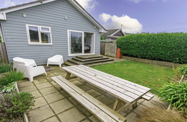 Swallows Beach Chalet |Sleeps 6 Walk to the Beach