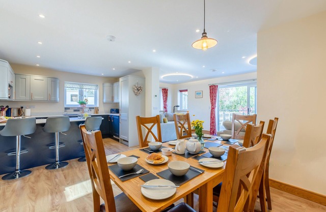 Swallows Dip - Four Bedroom House, Sleeps 8