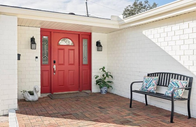 Swan City Oasis, 3 BR 3 BATH