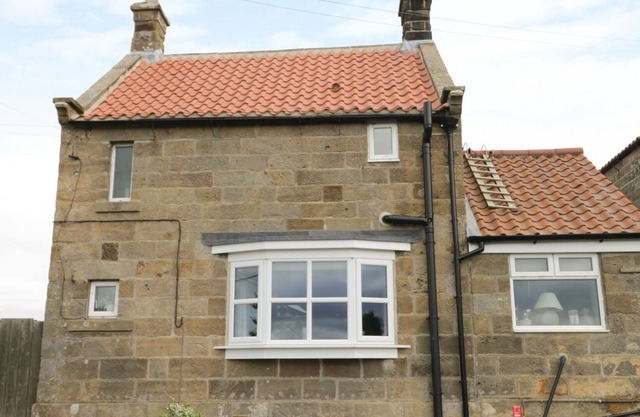 SWANG COTTAGE, pet friendly, character holiday cottage in Glaisdale