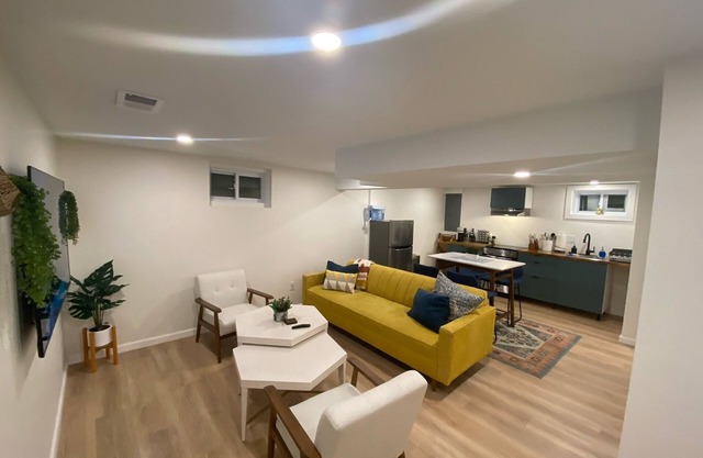 Swanky 1BDR, SpaShower, SuperClean, Fully Stocked,By WestEnds in St. Louis Park!