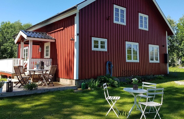 Swedish house at the lake, calm and cozy, familyfriendly, boat, wifi