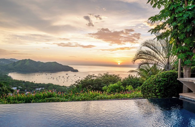 Sweeping views of Coco Bay - Get Away-Vacation or Work Remote