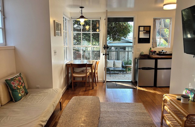 Sweet Garden Studio in the Heart of Silver Lake- 30 Night Minimum