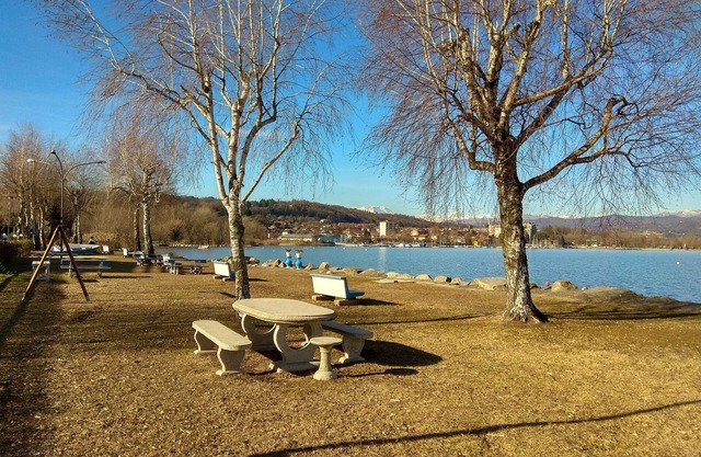 SWEET HOME two-room apartment lake garden private beach x 4 near highway train