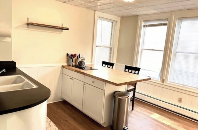 Sweet n Petite: Downtown ChurchStreet Area-Parkingnn
