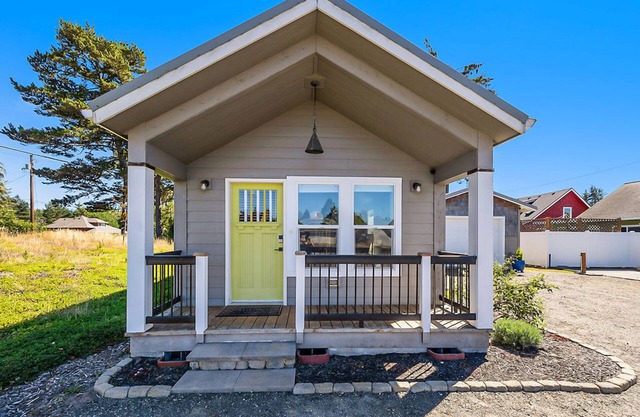 Sweet Seaview Home: Near Beach & Trailhead!
