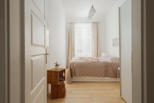 Sweet Spot for 6 in Trendy Area! Family friendly!