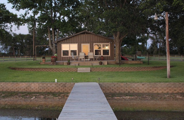 Sweet summertime dates at Lake Side Cabin
