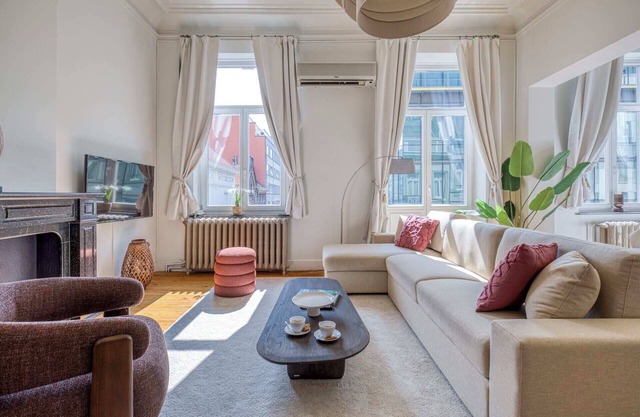 Sweett | Superior Studio C-22