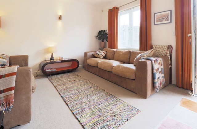 Sweyn House - Spacious family home by the seaside