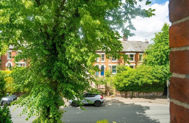 Swift Host | 4 Bedrooms | Golden Triangle