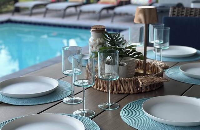 Swim Sun Relax 4BR {1-K 3-Q} 2BA with Heated Saltwater Pool