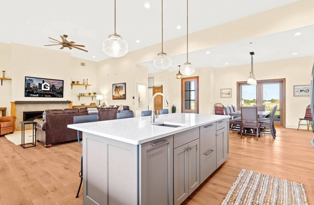 Swimming Pool, Large Yard, New LOW 2024 Rates!
