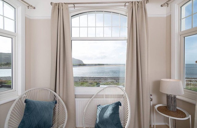 Swn y Mor Deganwy - Three Bedroom House, Sleeps 8