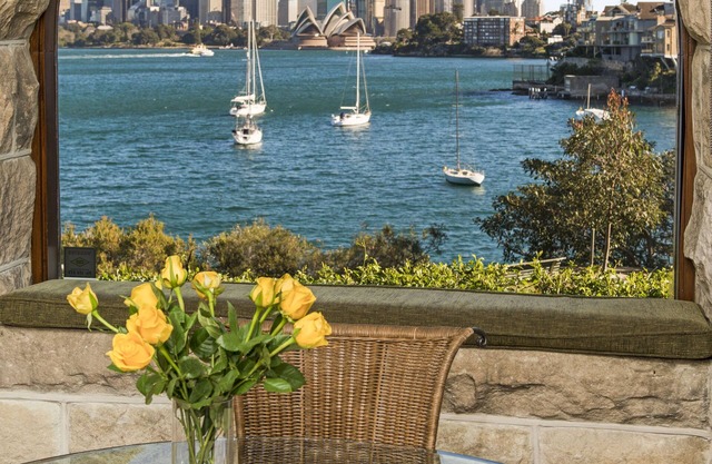 Sydney Harbourfront Apartment – Opera House, Harbour Bridge & City Skyline Views
