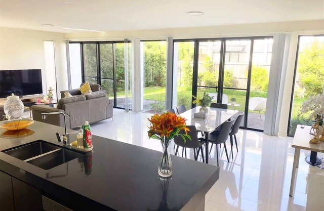 Sydney north Kellyville luxury 4 bedroom house