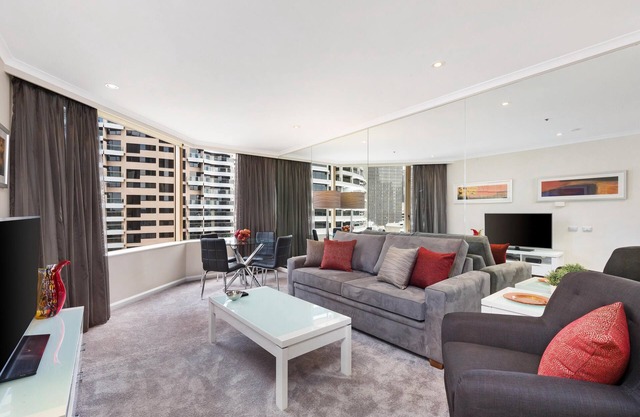 Sydney - SYDN1 - Gloucester Street - Luxury 1BR Apartment in Quay West with Harbour Views in The Rocks Near Circular Quay