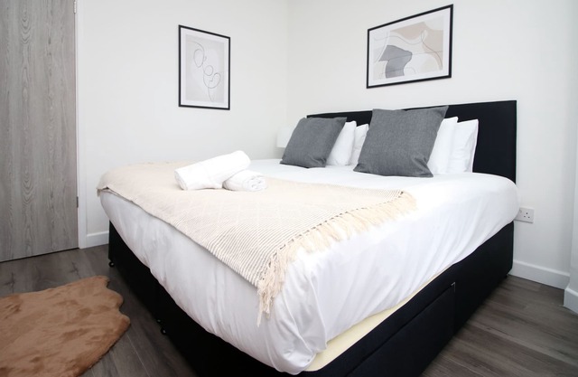 Tŷ Suites Aparthotel