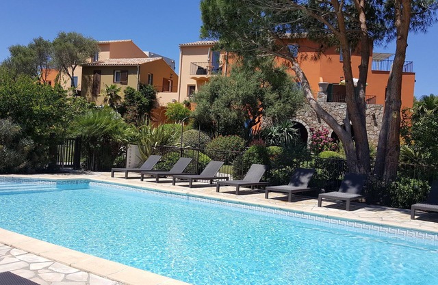 T2 2 pers 30/32m² by Interhome