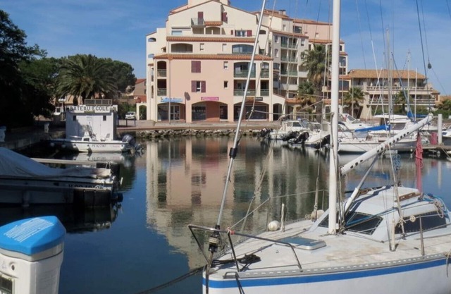 T2, 37m2 + 11m2 terrace, air-conditioned, sleeps 4. Canet Plage 66