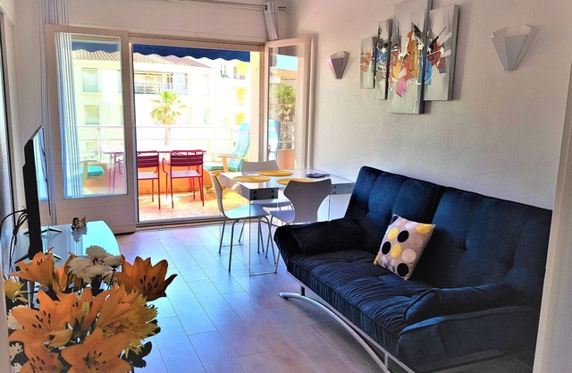 T2 Air-conditioned and through - Rated 3 stars - Sea view -Parking - Wifi