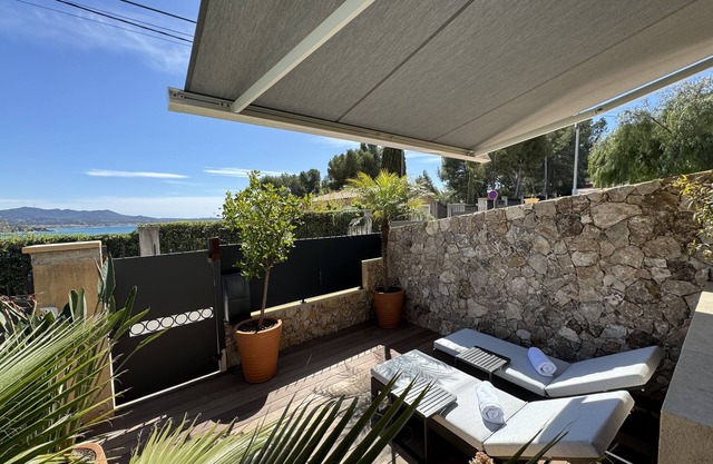 T2 air-conditioned 35m² sea view with terrace and private parking/beach and port on foot