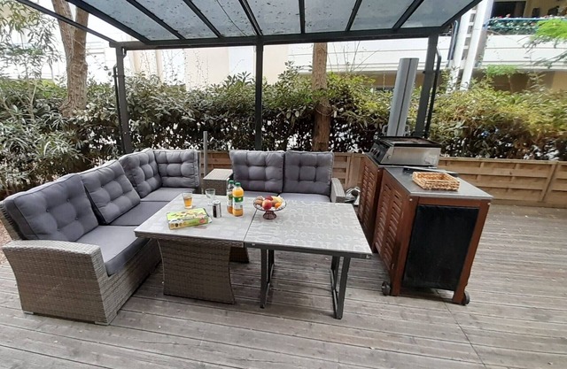 T2 apartment with pool and parking