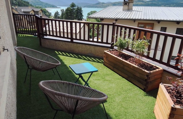 T2 Between lake and mountains in Savines, 300m from the lake