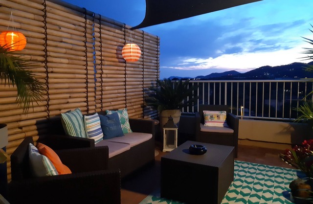 T2 duplex+2 large terraces on Hyères harbor,4 pers, 5 mn walk to beaches !