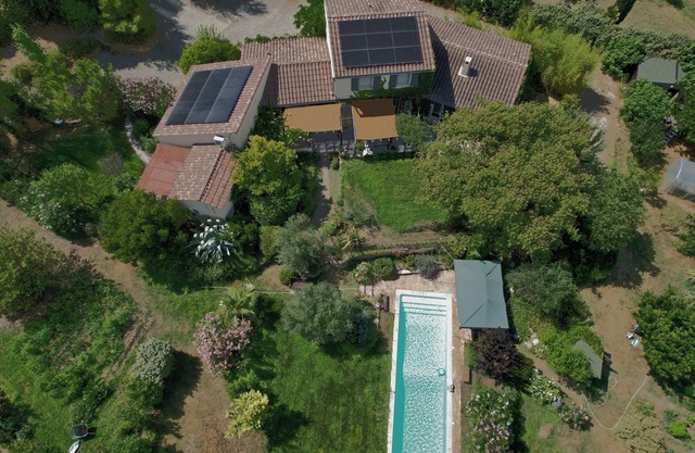 T2 (part of villa) detached, cosy, quiet with terrace/garden, parking