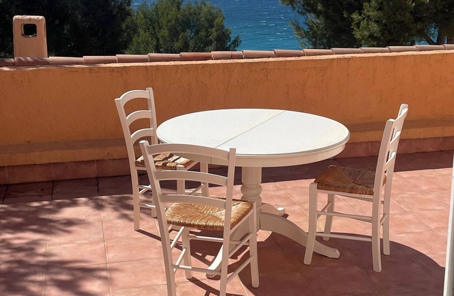 T2 sea view, very quiet.