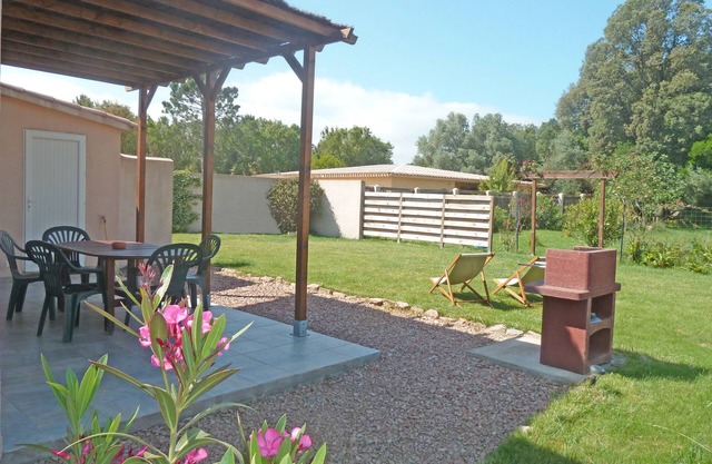 T3 villa les oliviers with garden, air conditioning, wifi and barbecue