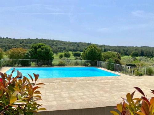 T4 Terrasse VUE sur le GOLF