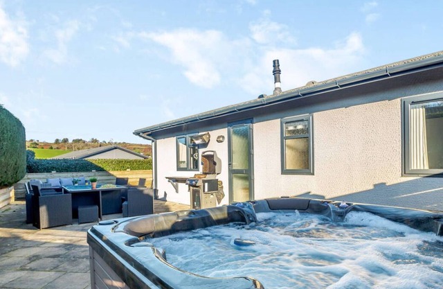 T6 The Warren in the beautiful Pwllheli