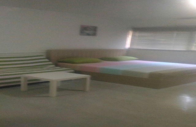 T8 Guest House Don Mueang Challenger triple room