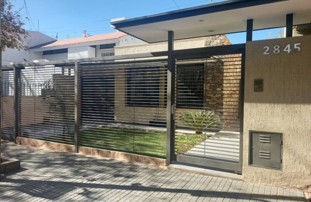Tabanera Suite house in Residential Area 5 km from downtown