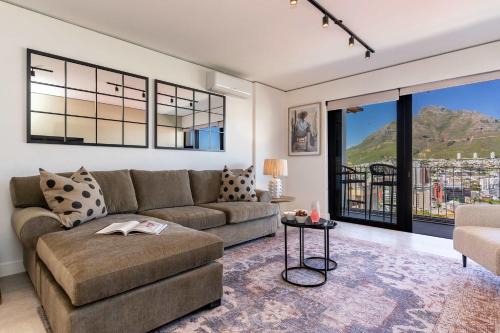 Table Mountain Majesty - 270 Views, Modern, Cape Town