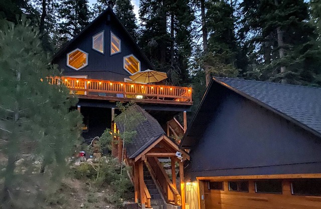 Tahoe Retreat: Amazing Locale Near Ski Slopes, Hiking & Lake