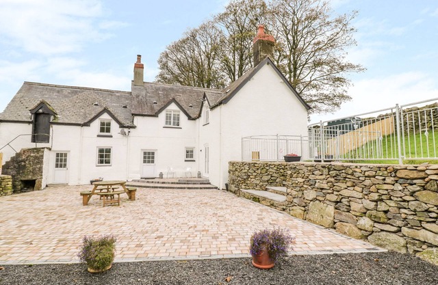 TAI UCHA, family friendly, with hot tub in Cerrigydrudion