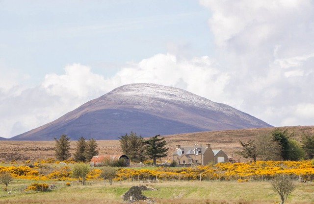 TAIGH CRUINNEACHADH (GATHERING PLACE), pet friendly in Dunbeath