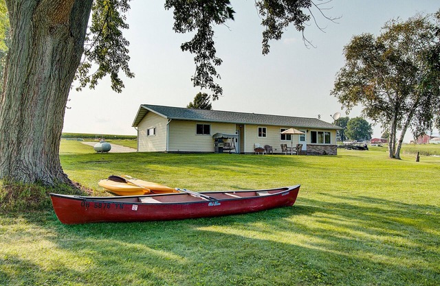 Take a Break at Lakeside Acres on Lake Sinissippi