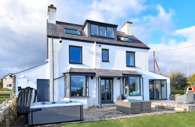 Talfor - Five Bedroom House, Sleeps 10
