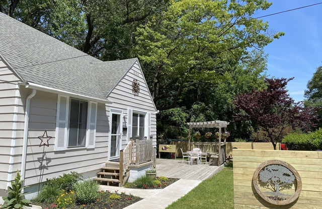 Tall Oaks -nearby walk to the beach -Muskegon Pere Marquette park in Bluffton