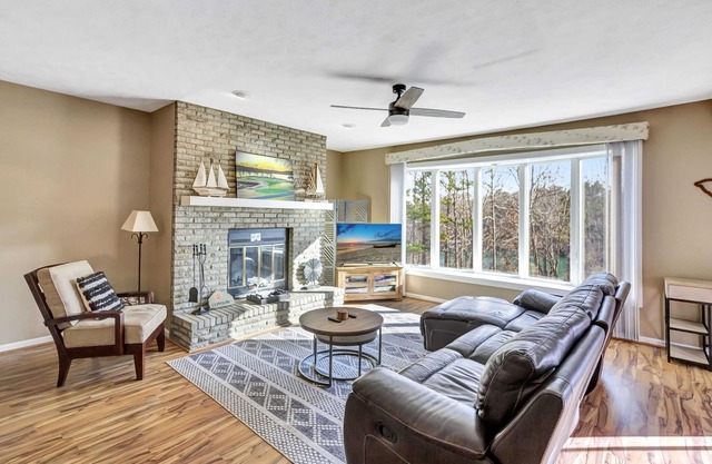 Tall Ship 320 in Keowee Key