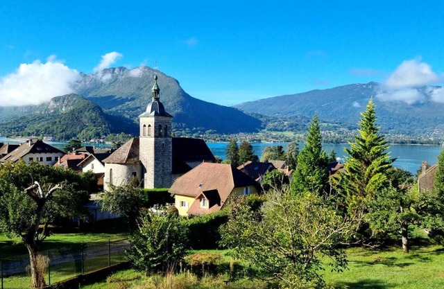 Talloires Village/New Residence/Beach on foot